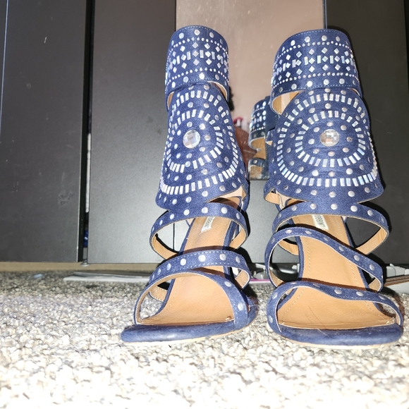 Heels - Picture 4 of 8